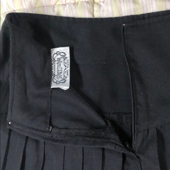 VTG Size 7 Black Knee-Length Pleated Skirt - Picture 3 of 4